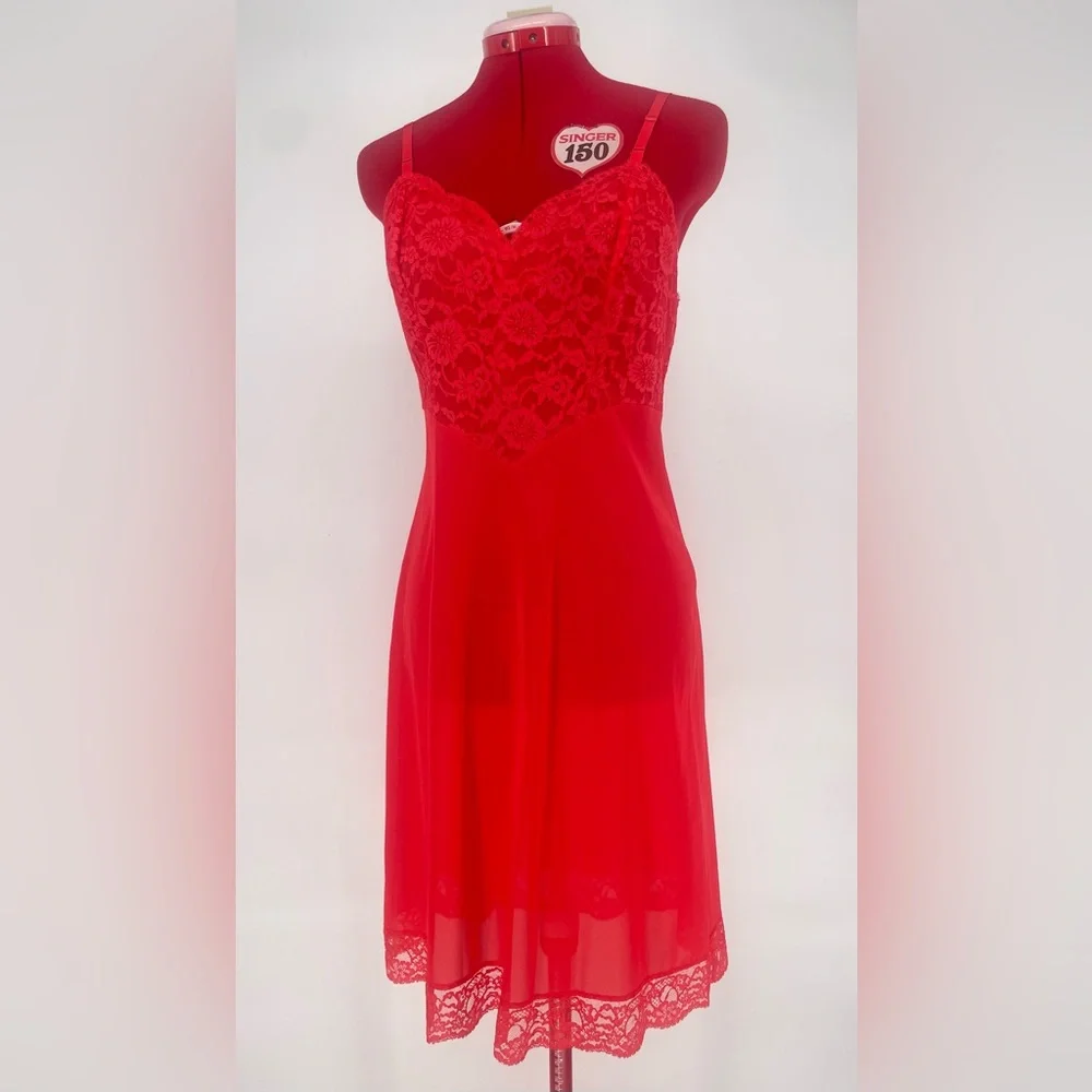 50s/60s Vibrant Red Lovely Nylon Full Slip With Lacey Bust & Lace Trimmed Hem - Picture 8 of 14